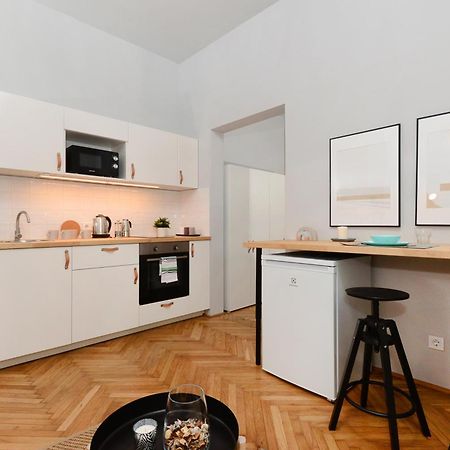 Monochrome Chic Apartments R613 Budapest Luaran gambar