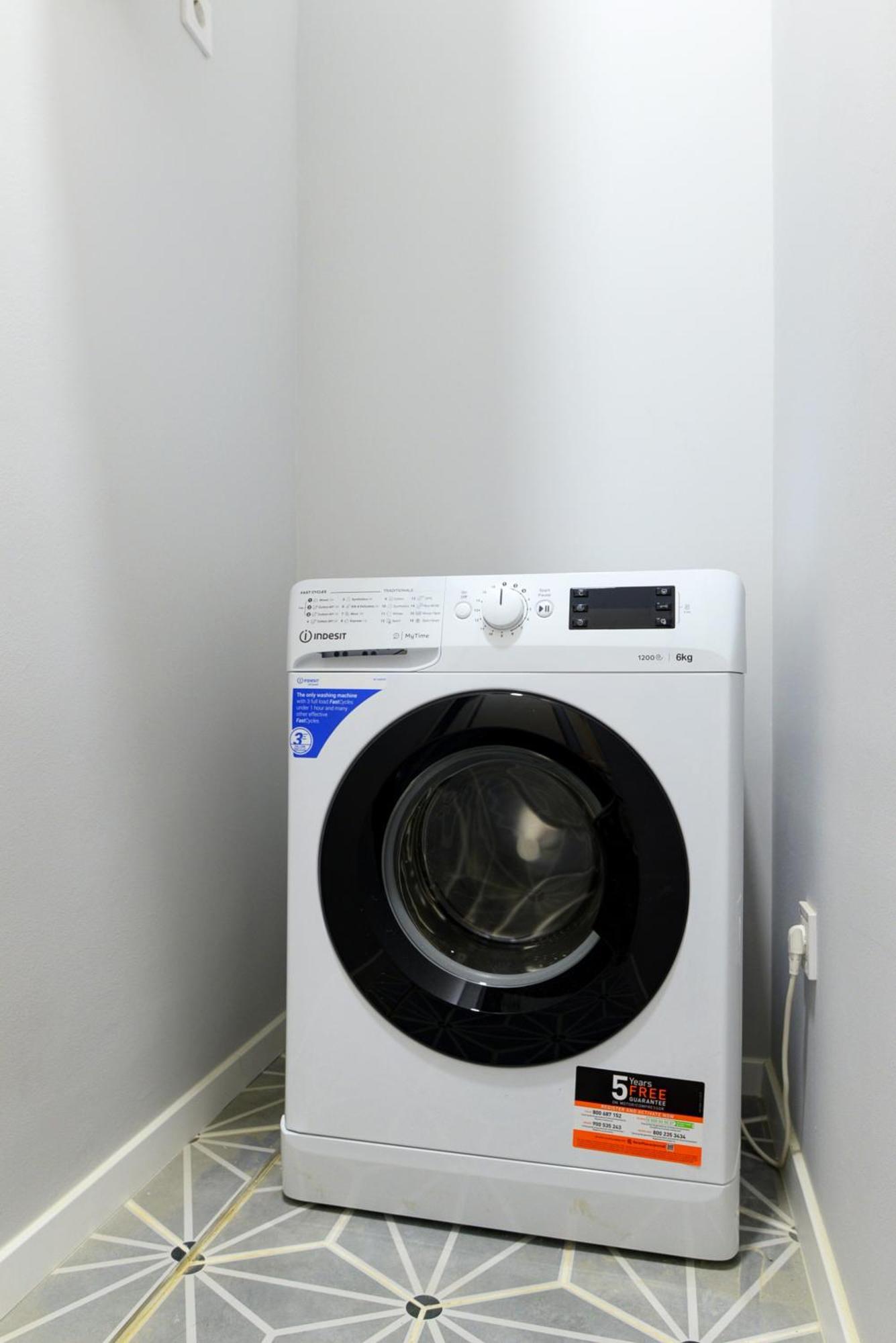 Monochrome Chic Apartments R613 Budapest Luaran gambar